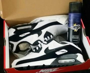 Nieuw in doos Nike 90 . beschikbaar voor biedingen