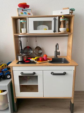 Ikea ‘Duktig’ speelgoed keuken met veel (houten) accessoires beschikbaar voor biedingen