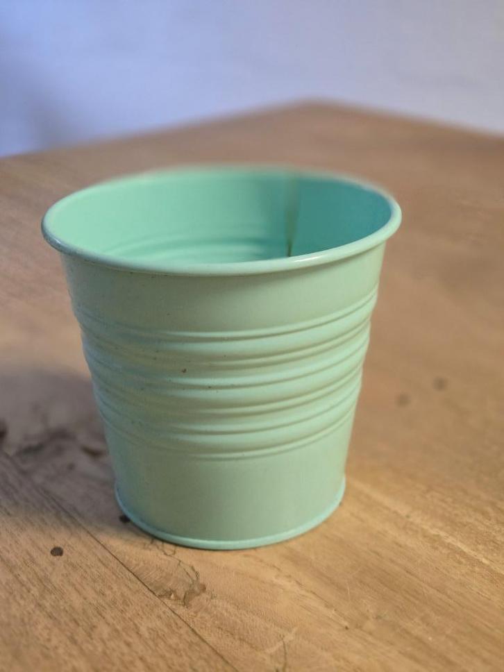 Metalen emmertje bv voor een plant, Huis en Inrichting, Woonaccessoires | Overige, Zo goed als nieuw, Ophalen of Verzenden