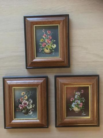 Drie miniatuur schilderijtjes olieverf op paneel stilleven 