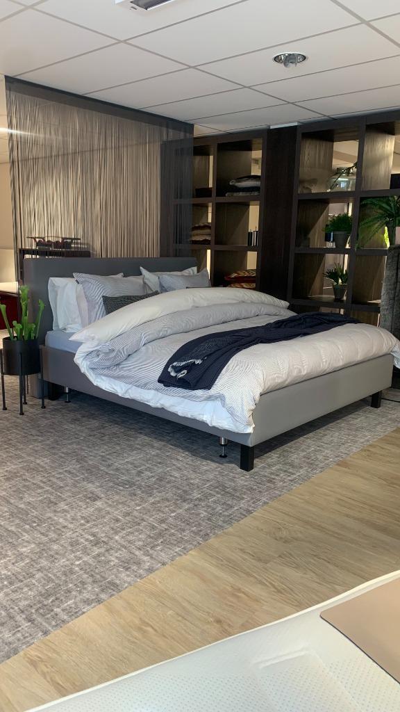 Nox Ledikant Expression, Huis en Inrichting, Slaapkamer | Bedden, Nieuw, Tweepersoons, 180 cm, 200 cm, Stof, Grijs, Ophalen