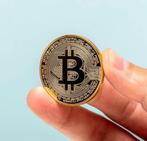 Vergulde ijzeren Bitcoin verzamelpunt in bescherm doosje., Postzegels en Munten, Munten en Bankbiljetten | Verzamelingen, Ophalen of Verzenden