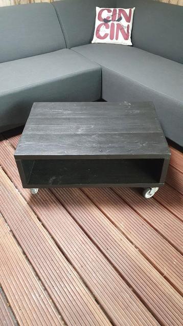 Tafeltje op wielen met tijdschriftenvak. Zwart beschikbaar voor biedingen
