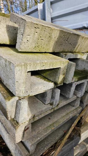 Betonnen goten beschikbaar voor biedingen