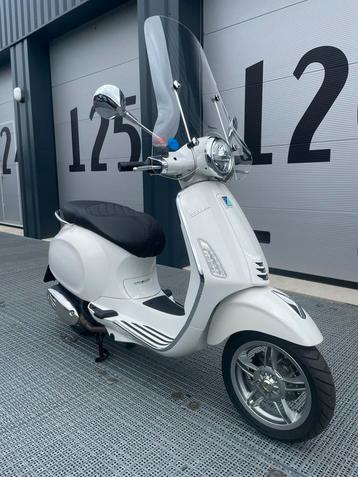 Vespa Primavera 125 E5+ - BJ 2024 - 1000KM - Wind beschikbaar voor biedingen