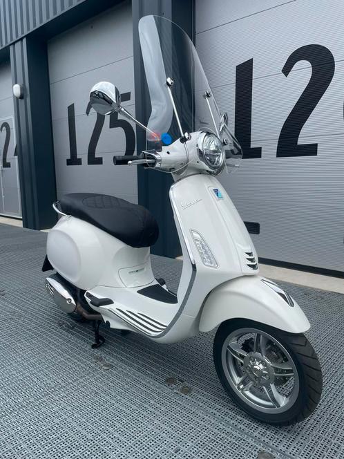 Vespa Primavera 125 E5+ - BJ 2024 - 1000KM - Wind, Fietsen en Brommers, Scooters | Vespa, Zo goed als nieuw, Overige modellen
