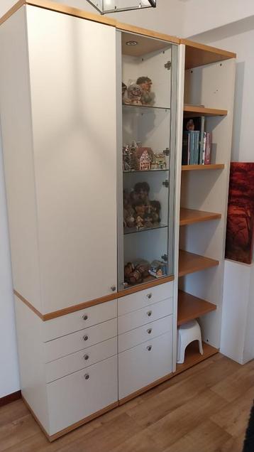 GRATIS Wandkast met tv-kastje beschikbaar voor biedingen