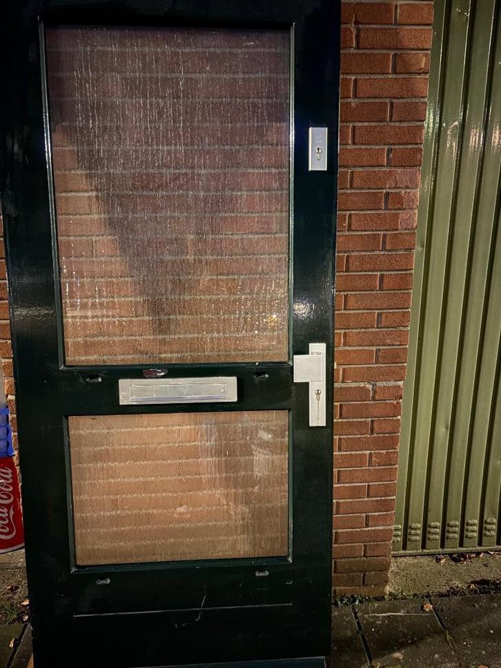 Gratis hardhouten voordeur, Doe-het-zelf en Verbouw, Deuren en Horren, Gebruikt, Buitendeur, 200 tot 215 cm, 80 tot 100 cm, Glas