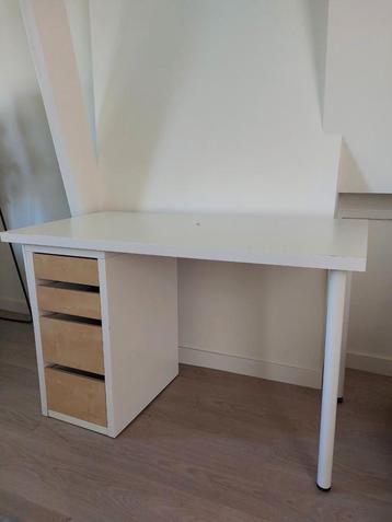 IKEA bureau beschikbaar voor biedingen