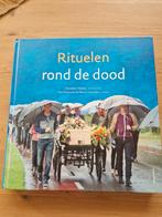 Rituelen rond de dood - Fotoboek, Boeken, Ophalen of Verzenden, Zo goed als nieuw, Dorothee Nijland, Ton Overtoom & Martin Hoondert