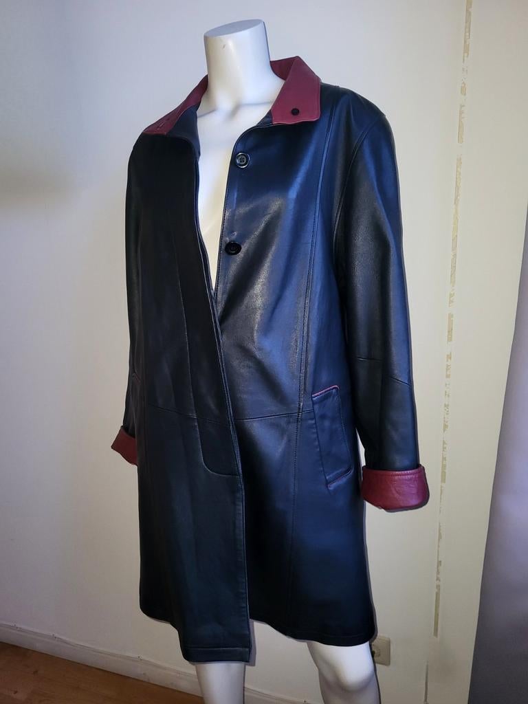 Vintage leren trenchcoat jas met rode accenten - Maat M, Maat 38/40 (M), Zwart, Ophalen of Verzenden, Onbekend
