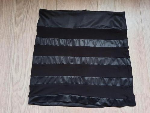 Vila Zwarte Korte Rok met PU-leer Maat L, Kleding | Dames, Rokken, Gedragen, Maat 42/44 (L), Zwart, Boven de knie, Ophalen of Verzenden