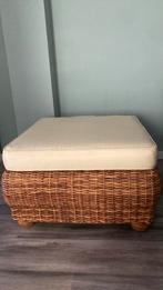Poef voetenbank hocker van rotan met dik kussen, Huis en Inrichting, Ophalen, Riet of Rotan, 50 tot 75 cm, Vierkant