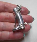 Zilveren vintage hanger paard rijlaars met zweep nr.419, Overige voorstellingen, Verzenden, Zo goed als nieuw, Zilver