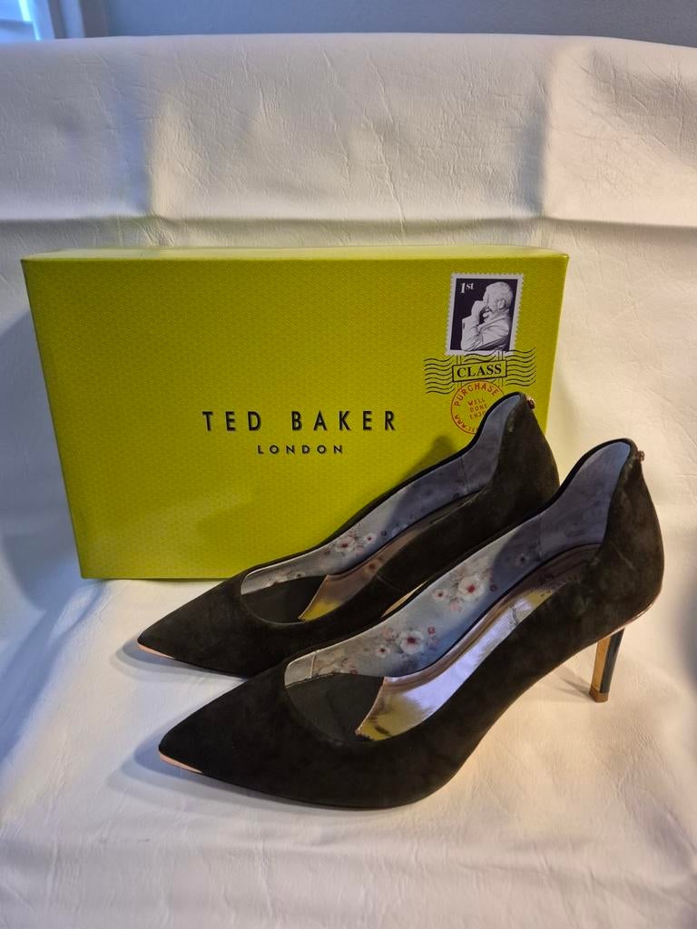 Ted Baker pumps, z.g.a.n., stiletto hak, groen suede, Kleding | Dames, Pumps, Ophalen of Verzenden, Zo goed als nieuw, Ted Baker