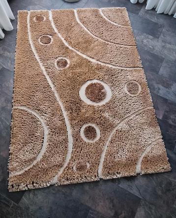 Mooi vloerkleed. 160 X 230cm beschikbaar voor biedingen