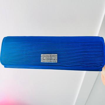 Blauw handtas beschikbaar voor biedingen