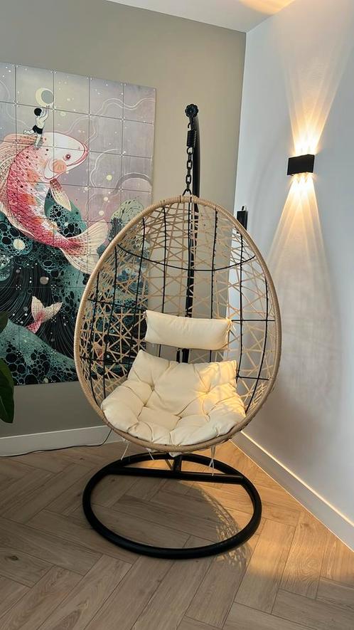 Stijlvolle Hangstoel egg - naturel & zwart staal, Huis en Inrichting, Stoelen, Zo goed als nieuw, Eén, Zwart, Ophalen