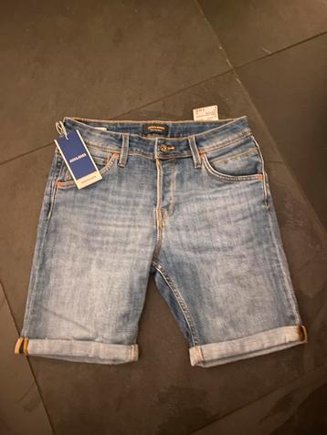 Splinternieuwe korte broek van Jack & Jones beschikbaar voor biedingen