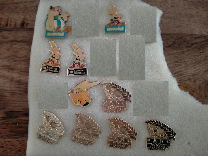 Asterix en Obelix Idefix strip Parc pins tekenfilm stripboek, Verzamelen, Speldjes, Pins en Buttons, Gebruikt, Ophalen of Verzenden