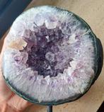 Grote amethist geode op pin, Ophalen of Verzenden, Mineraal