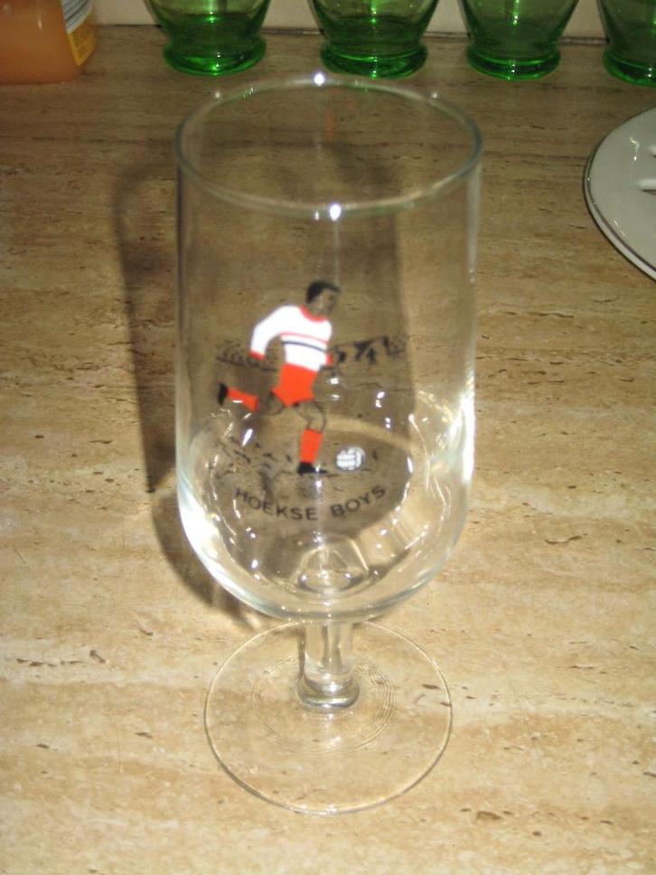 voetbal-glazen verenigingen westland (voetbal), Verzamelen, Sportartikelen en Voetbal, Zo goed als nieuw, Poster, Plaatje of Sticker