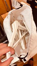 30 plus white wooden hanger, Kleding | Dames, Kledinghangers, Ophalen, Zo goed als nieuw, Hout