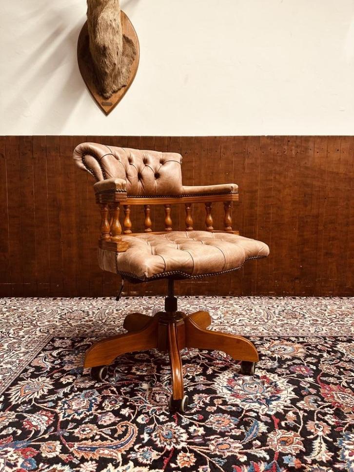 Klassiek Engels Chesterfield Bureaustoel, Antiek en Kunst, Antiek | Kantoor en Zakelijk, Ophalen