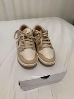 Nike Dunk Low Phantom Gold (GOLD SWOOSH) - Maat 38, Kleding | Dames, Schoenen, Ophalen, Zo goed als nieuw, Beige, Sneakers of Gympen