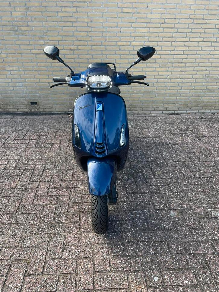 Vespa Sprint 2020 brom midnight blue full option alarm led, Fietsen en Brommers, Scooters | Piaggio, Gebruikt, Overige modellen