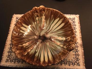 Brokaat schaal met druipglazuur beschikbaar voor biedingen