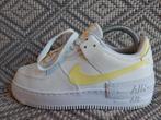 Nike air force one 1 yellow maat 37.5, Kleding | Dames, Schoenen, Nike, Ophalen of Verzenden, Zo goed als nieuw, Sneakers of Gympen