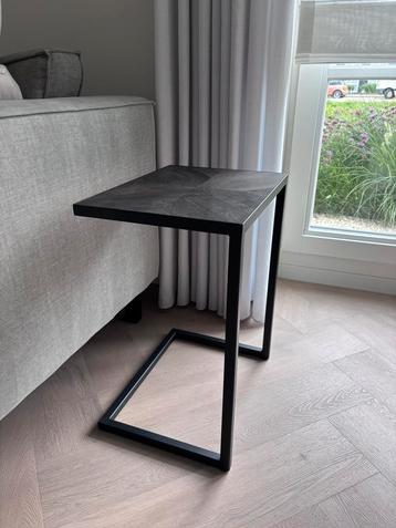 Bijzettafel/sidetable van staal en donker eikenhout beschikbaar voor biedingen