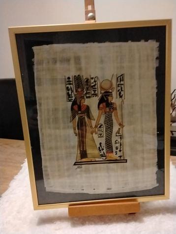 Een ingelijst stuk papyrus  beschikbaar voor biedingen