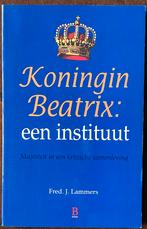 Koning Beatrix: een instituut, Verzamelen, Koninklijk Huis en Royalty, Ophalen of Verzenden, Zo goed als nieuw, Kaart, Foto of Prent