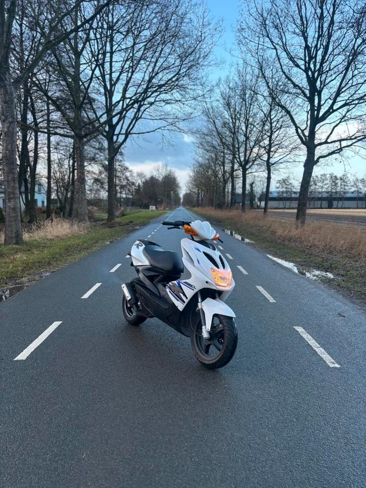 Yamaha aerox origineel |2e eigenaar| 2006 |  4600km, Fietsen en Brommers, Scooters | Yamaha, Zo goed als nieuw, Aerox, Maximaal 45 km/u