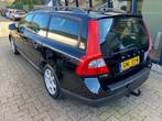 Volvo V70 2.5T Kinetic 200PK Youngtimer, Auto's, Volvo, Voorwielaandrijving, Stof, Gebruikt, Zwart