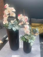 2 potten met kunstbloemen, Tuin en Terras, Bloempotten, Rond, Ophalen of Verzenden, Zo goed als nieuw, Aardewerk