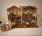 Sylvanians familie huis met dieren en meubels, Ophalen of Verzenden, Zo goed als nieuw, Poppenhuis