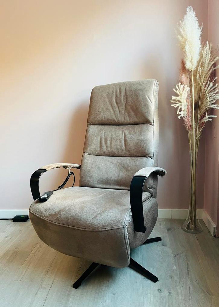 Relaxfauteuil met sta-op functie, Huis en Inrichting, Fauteuils, Zo goed als nieuw, Leer, 75 tot 100 cm, Ophalen