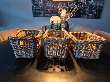 3 rotan manden beschikbaar voor biedingen