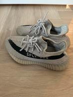 Yeezy v2 maat 36 2/3 met doos en bon, Ophalen of Verzenden, Zo goed als nieuw, Grijs, Sneakers of Gympen