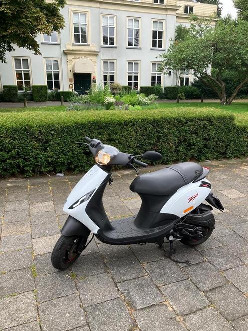 Snor zip zeer netjes !!!!, Fietsen en Brommers, Scooters | Piaggio, Zip, Ophalen