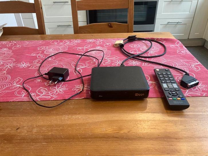 Decoder van digitaal naar analoge tv, Audio, Tv en Foto, Decoders en Harddiskrecorders, Zo goed als nieuw, Ophalen
