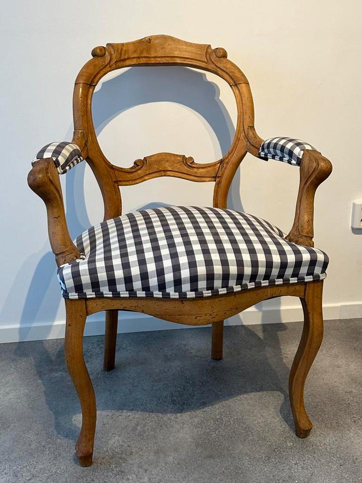 Antieke grenen armstoel, opnieuw bekleed, Antiek en Kunst, Antiek | Meubels | Stoelen en Banken, Ophalen