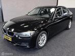 BMW 3-serie 320i Upgrade Edition AUTOMAAT / ORIGINEEL NL / N, Auto's, Automaat, Euro 5, Achterwielaandrijving, Gebruikt