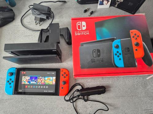 Nintendo switch 2022, Spelcomputers en Games, Spelcomputers | Nintendo Switch, Gebruikt, Switch Original, Met 2 controllers, Ophalen