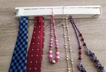 dassen c.q. sieradenhanger beschikbaar voor biedingen