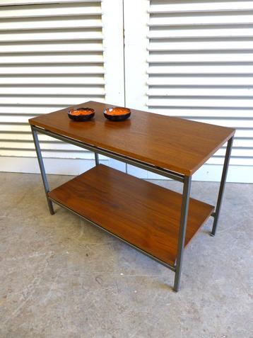 retro vintage salontafeltje beschikbaar voor biedingen