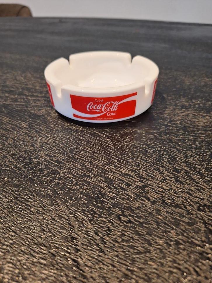 Coca-Cola Asbak - Echt is Echt, Verzamelen, Rookartikelen, Aanstekers en Luciferdoosjes, Zo goed als nieuw, Asbak, Ophalen of Verzenden